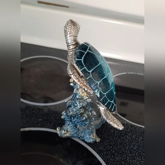 Hand painted resin turtle and coral sculpture - Picture 5 of 11